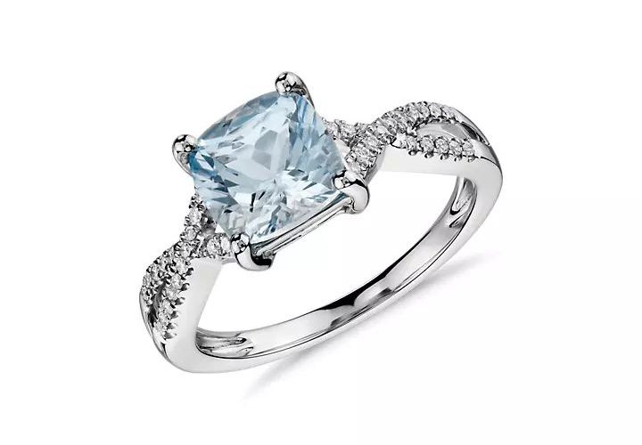 A cushion cut aquamarine engagement ring set up twisted diamond pave setting
